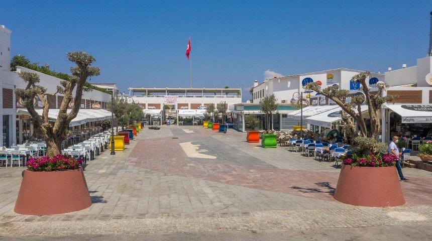 Kuşadası’nda reklam, tanıtım ve tabelalara standart getirildi