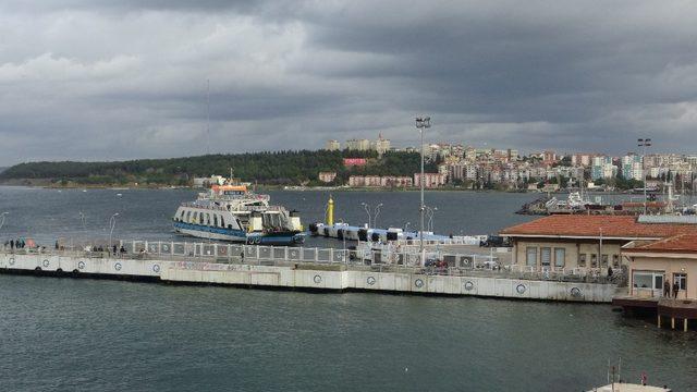 Bozcaada’ya yarınki tüm feribot seferleri iptal