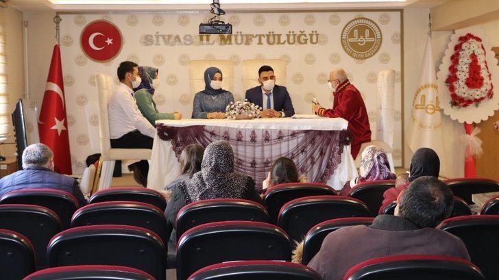 İl müftüsü 2021 yılının ilk resmi nikahını kıydı. G3