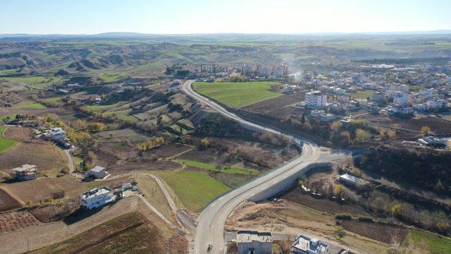 Asfalt çalışması tamamlanan Millet Caddesi trafiğe açıldı