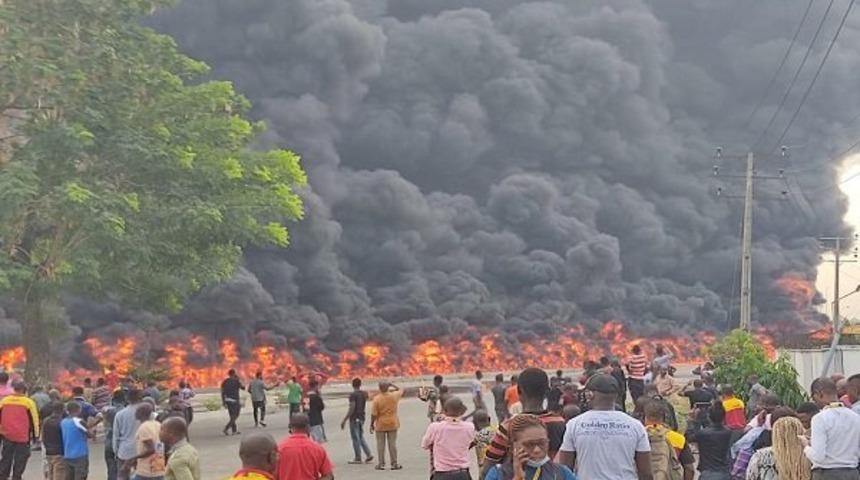 Nijerya'da meydana gelen korkun&ccedil; patlama anı kameralara b&ouml;yle yansıdı
