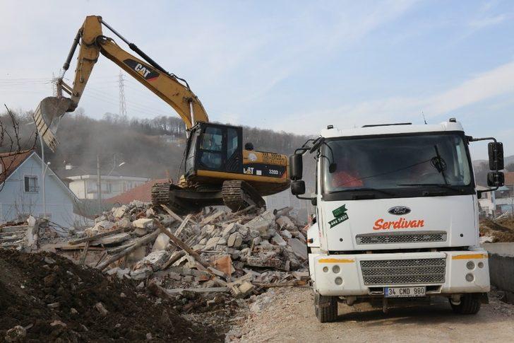 Görüntü kirliliği oluşturan ve yol çalışmalarına engel olan yapılar kaldırılıyor G2