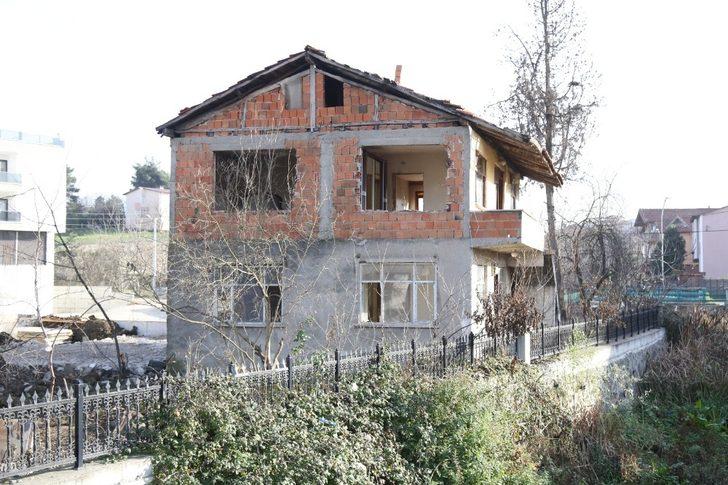 Görüntü kirliliği oluşturan ve yol çalışmalarına engel olan yapılar kaldırılıyor G4