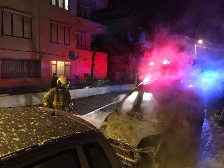 Park halinde yanan araç önündeki aracı da yaktı G3