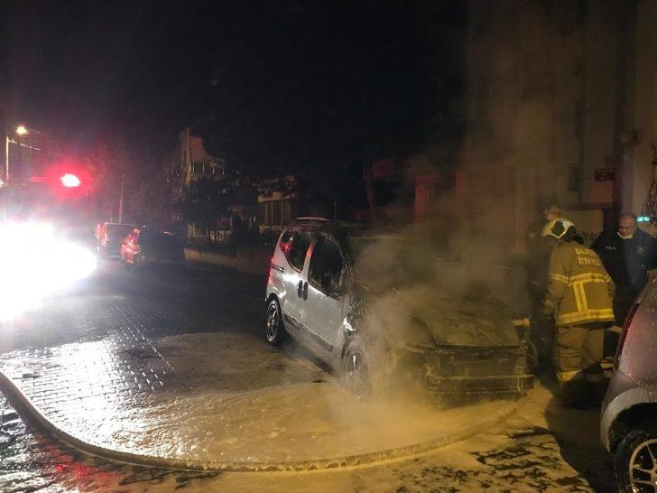 Park halinde yanan araç önündeki aracı da yaktı G4