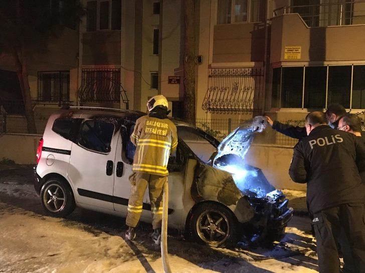 Park halinde yanan araç önündeki aracı da yaktı G5