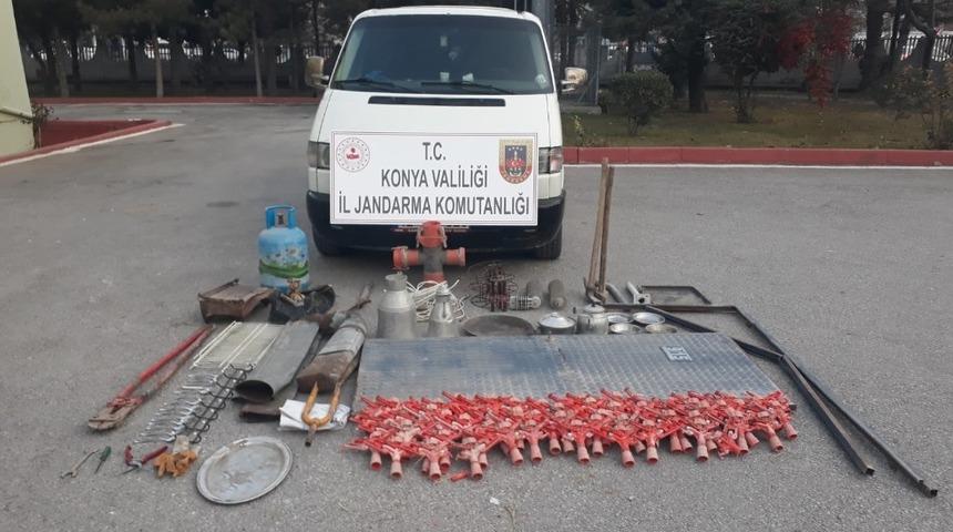 Hırsızlık ş&uuml;phelileri jandarmanın takibiyle yakalandı