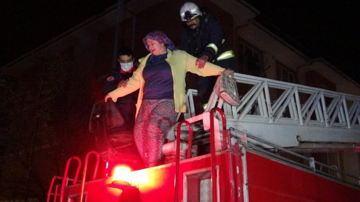 Antalya&rsquo;da 4 katlı apartmanda yangın paniği