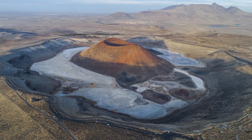 'D&uuml;nya'nın nazar boncuğu' Meke G&ouml;l&uuml;, haritadan silinme noktasında