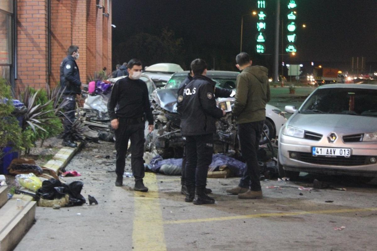 TEM Otoyolu&rsquo;nda feci kaza: 1 &ouml;l&uuml;, 8 yaralı