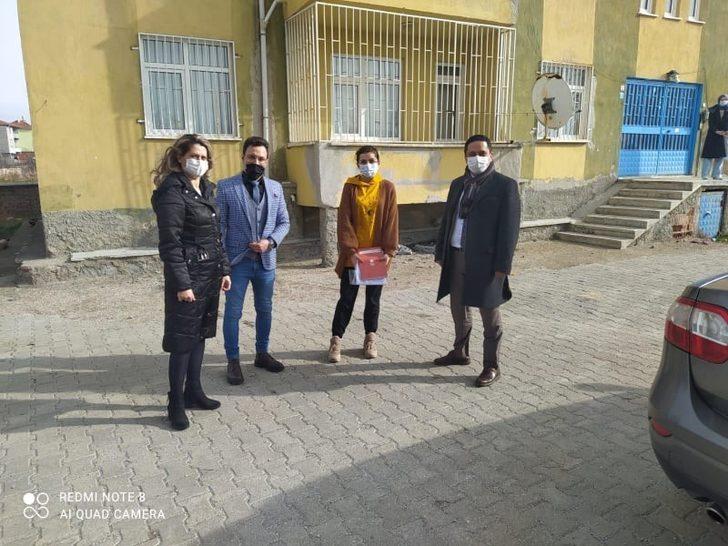 Öğretmenler, lise son sınıf öğrencileri için test kitabı hazırladı G4