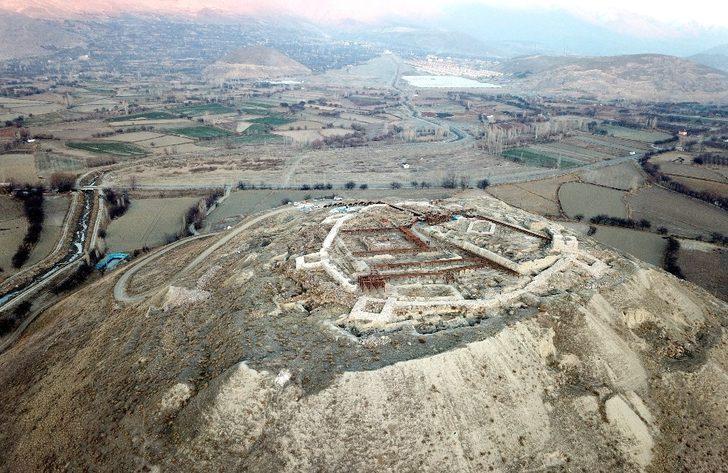 2 bin 900 yıllık kale açık hava müzesine dönüştürülüyor G2