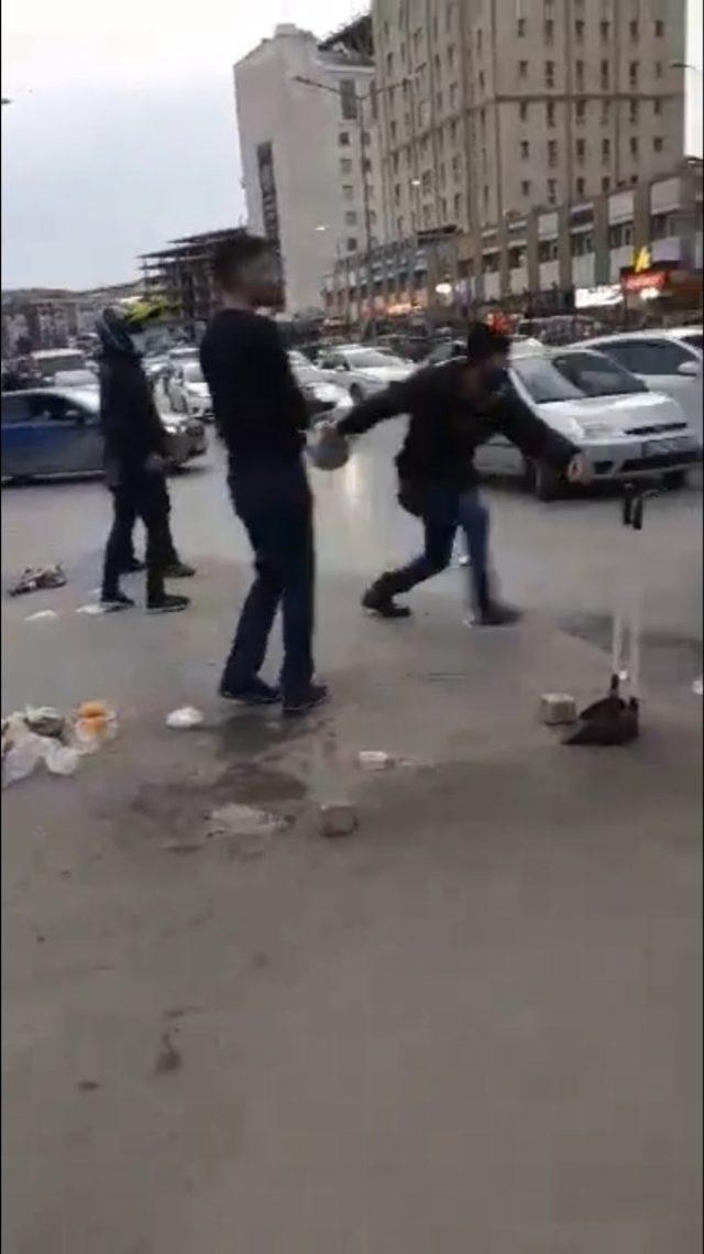 Pilav tezgâhına el konulan seyyar satıcı zabıta ekiplerine tüp fırlattı