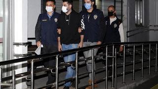 Boğazını kestiği tavuğu ateşe atıp, cinler alemine adadığını söyleyen kişi yakalandı