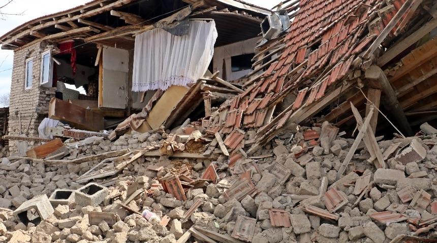 Denizli g&uuml;ne 20 depremle uyandı