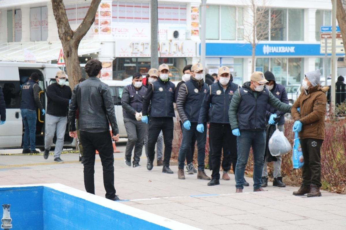 Kırşehir&rsquo;de, DEAŞ operasyonu 24 g&ouml;zaltı