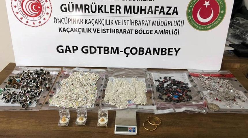 T&uuml;rkiye&rsquo;ye ka&ccedil;ak yoldan sokulmaya &ccedil;alışan altın ve g&uuml;m&uuml;ş ele ge&ccedil;irildi