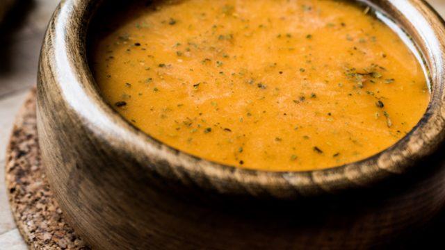 Lokantaların demirbaşı evlerin vazgeçilmezi dumanı üstünde ezogelin çorbası tarifi!