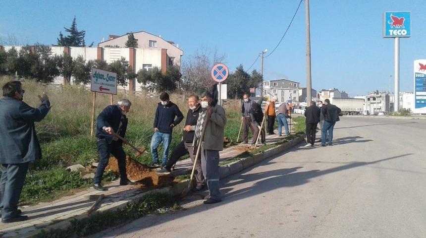 Mahalle sakinlerinden imece usul&uuml; fidan dikimi