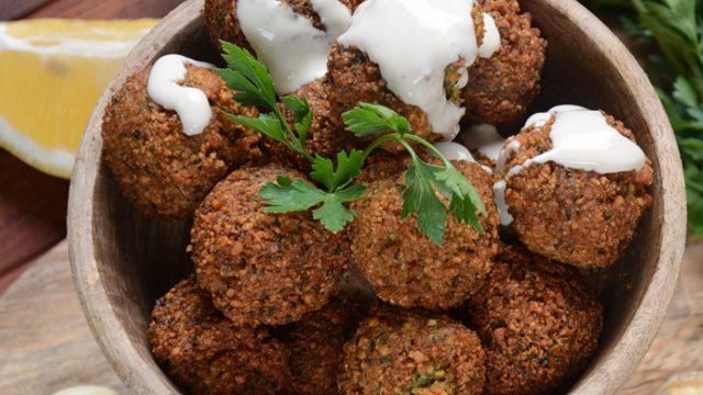 Protein deposu veganların vazgeçilmezi: Falafel nasıl yapılır, nasıl servis edilir? En önemli özelliği...