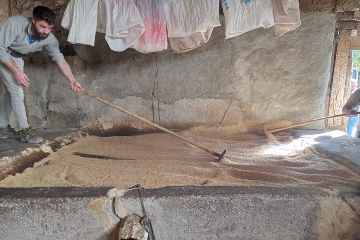 Tarihi 400 yıllık taş değirmende tahin üretimi başlandı G2
