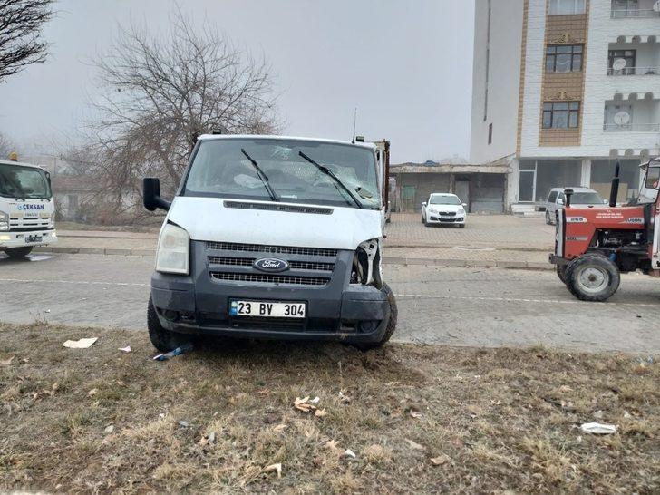 Transit ile pikap  çarpıştı: 6 yaralı G4