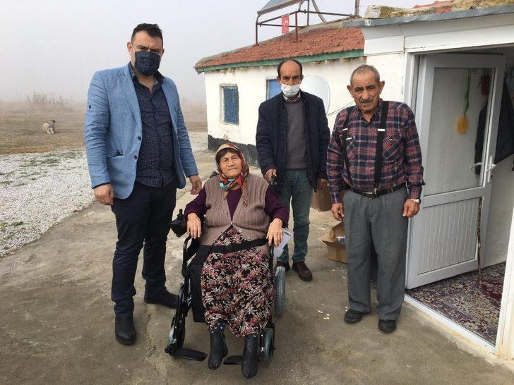 ÇEL-DER’den ihtiyaç sahibi engellilere akülü tekerlekli sandalye yardımı G3