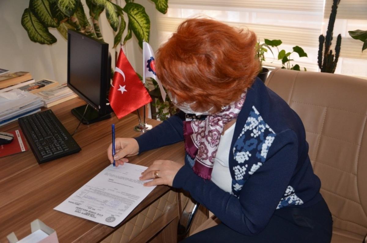 Sema Karaoğlu, Emekliler Derneği&rsquo;ne &uuml;ye oldu