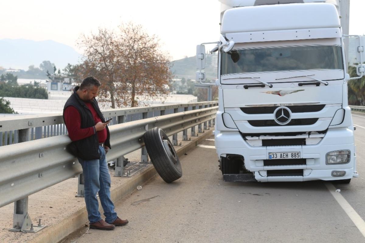 Kesintisiz 8 saat yol yapan tır şof&ouml;r&uuml; u&ccedil;uruma yuvarlanmaktan bariyerler sayesinde kurtuldu