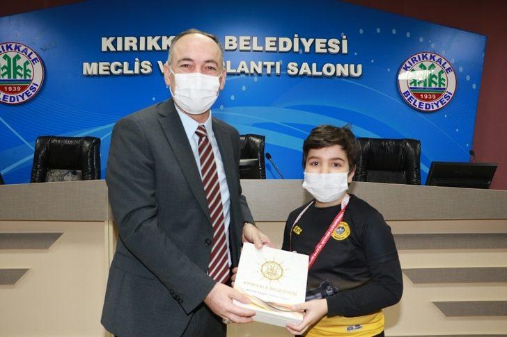 Online satranç turnuvasında ödüller sahiplerini buldu G4