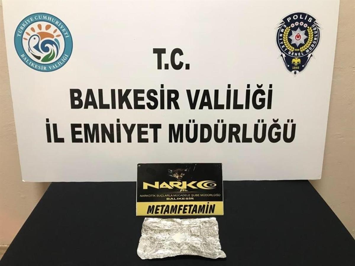 Balıkesir&rsquo;de polis 15 uyuşturucu ş&uuml;phelisini yakaladı
