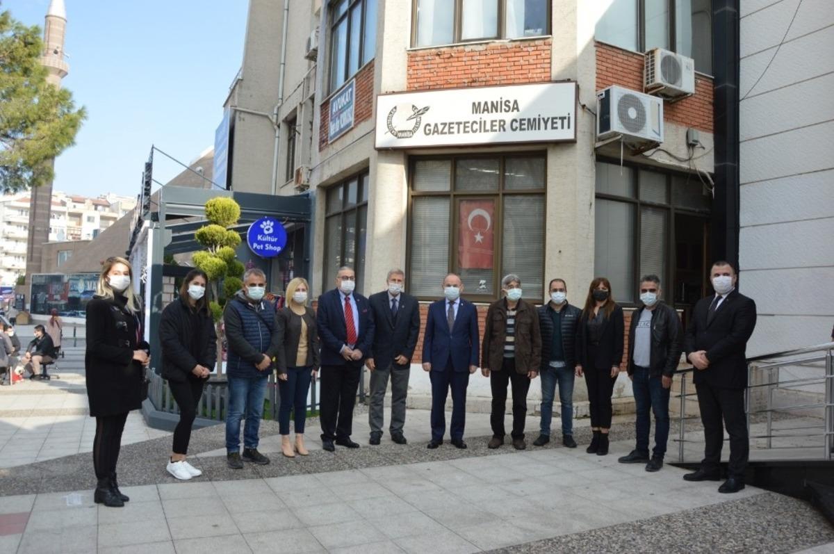 Gazetecilerin g&uuml;nlerini kutladılar