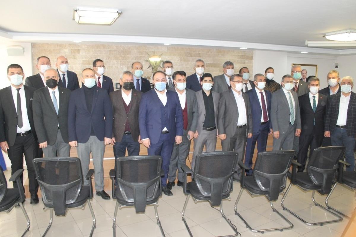 AK Parti&rsquo;de kongre s&uuml;reci belli oldu