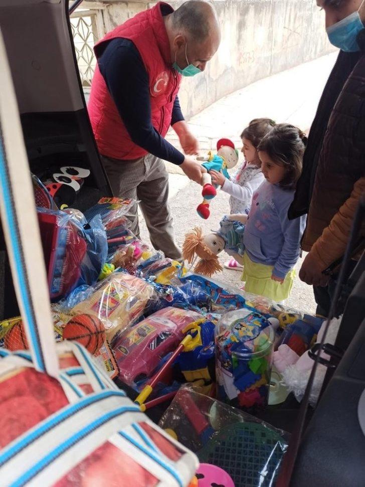 Siirt’te Vefa Sosyal Destek Grubu ekipleri çocukların yüzünü güldürdü G3