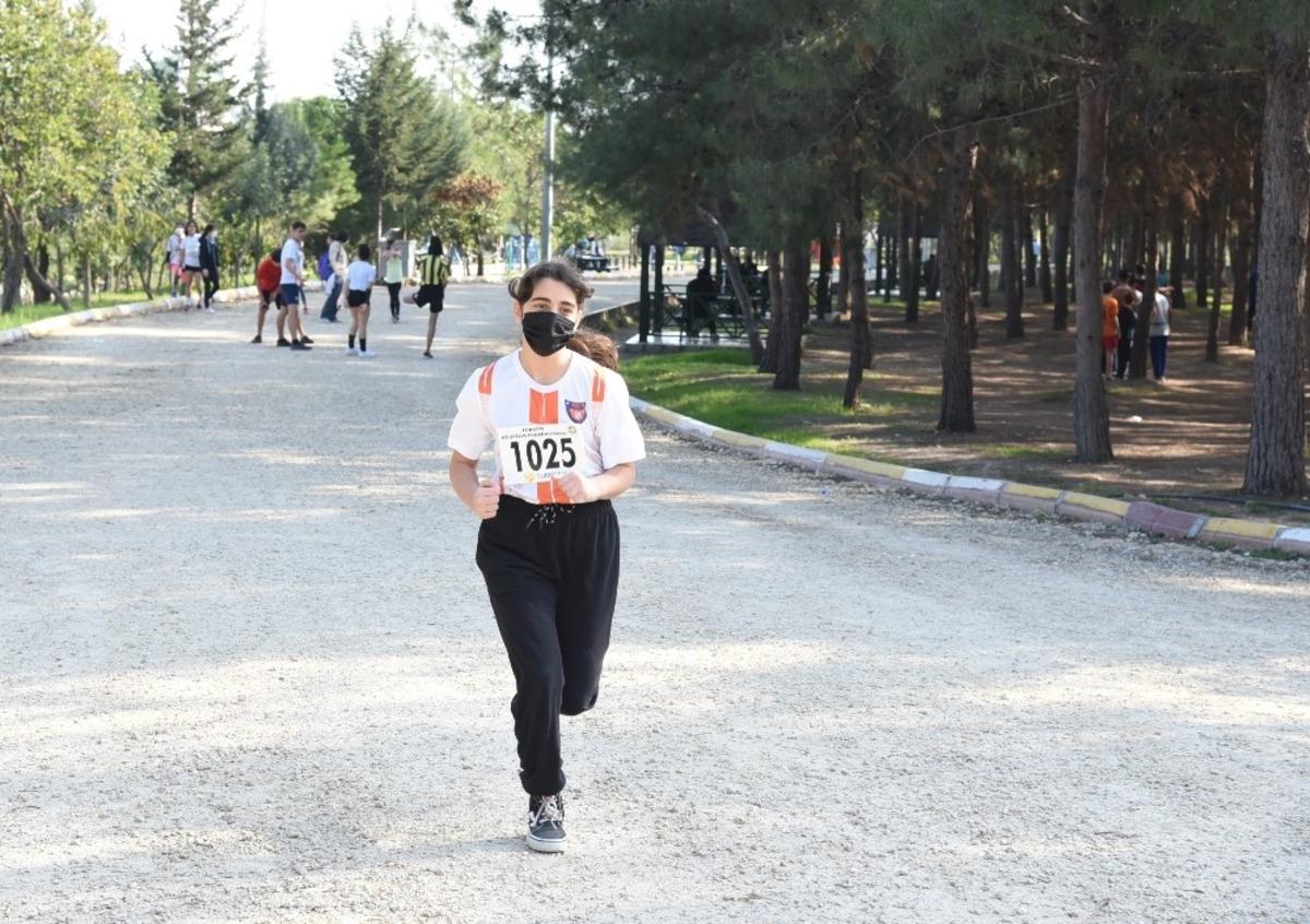 Toroslar&rsquo;da &lsquo;3 Ocak Kurtuluş Kupası Bayrak Yarışı&rsquo; d&uuml;zenlendi