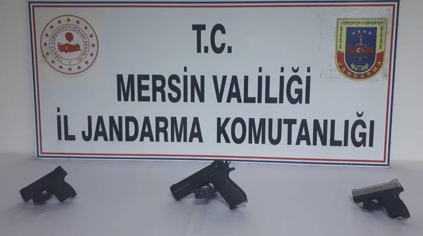 Mersin&rsquo;de 3 adet ruhsatsız tabanca ele ge&ccedil;irildi