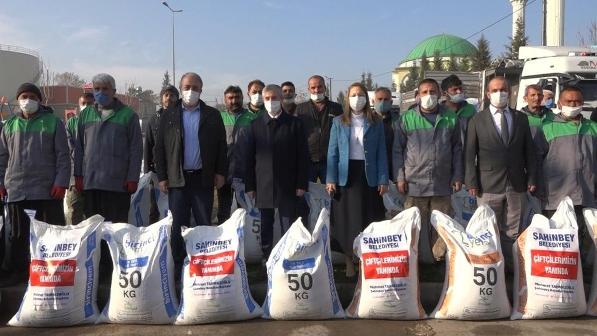Yem dağıtımında yağmur i&ccedil;in dua edildi