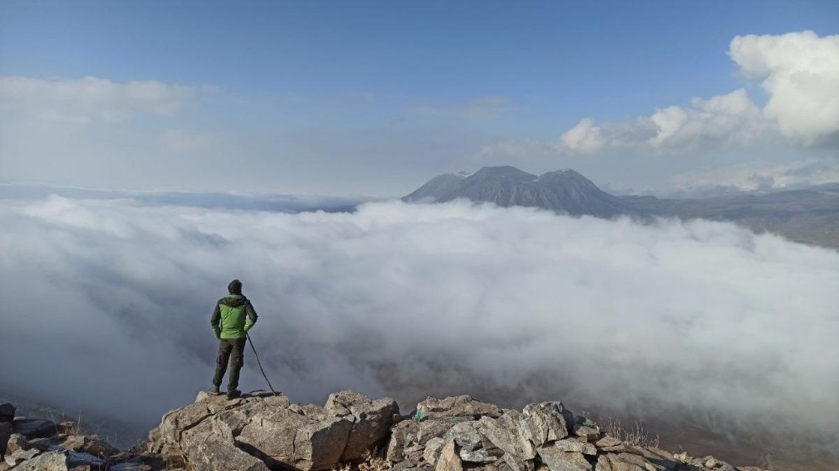 (&Ouml;zel) Rahva Ovası&rsquo;nın ve Atat&uuml;rk Dağı&rsquo;nın sis altındaki muhteşem g&ouml;r&uuml;nt&uuml;s&uuml;