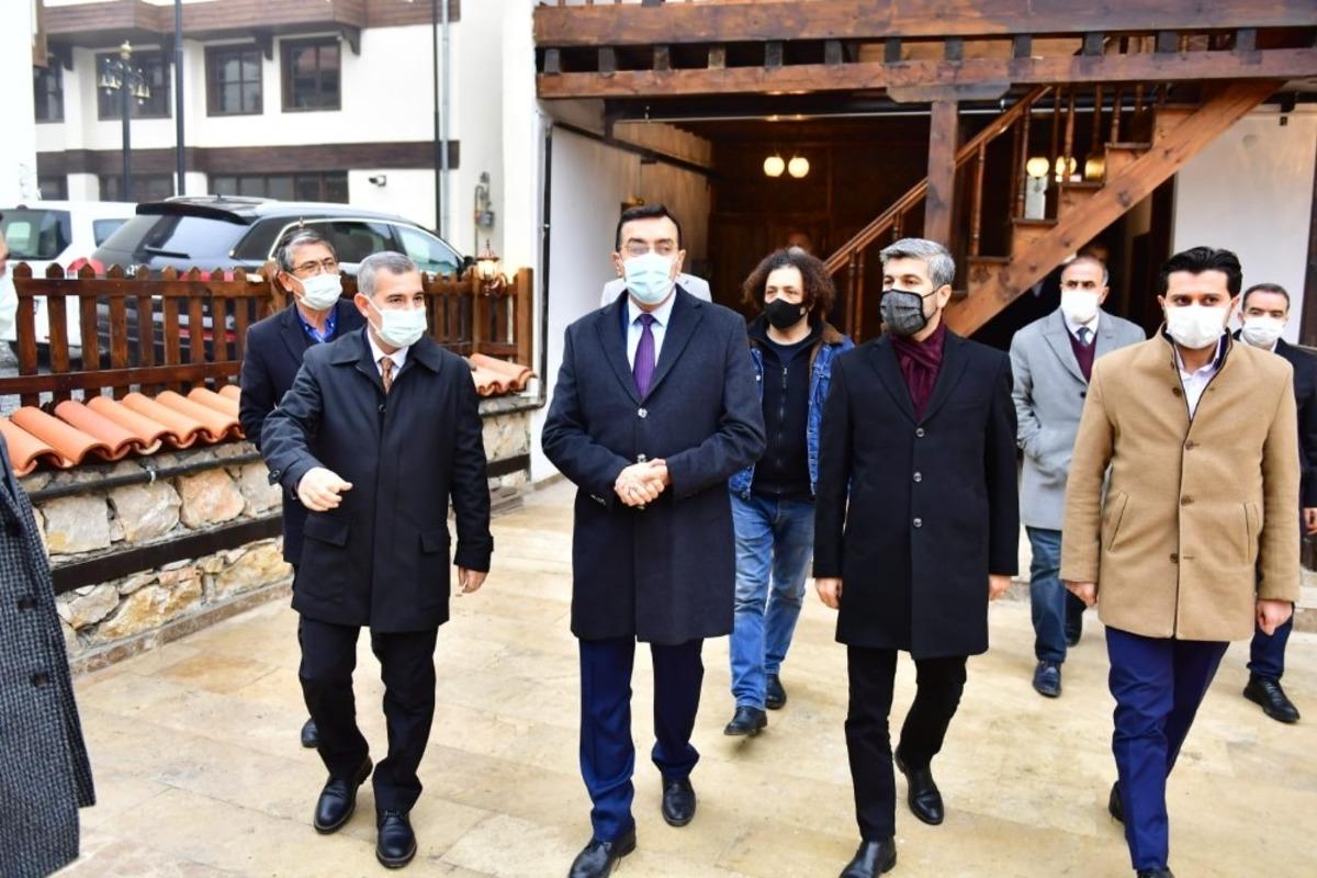 T&uuml;fenkci, Tarihi Yeşilyurt Konaklarını inceledi