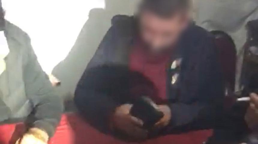 Kumar baskını d&uuml;zenleyen polis, i&ccedil;eriye 'Selam&uuml;naleyk&uuml;m polis' diyerek girdi