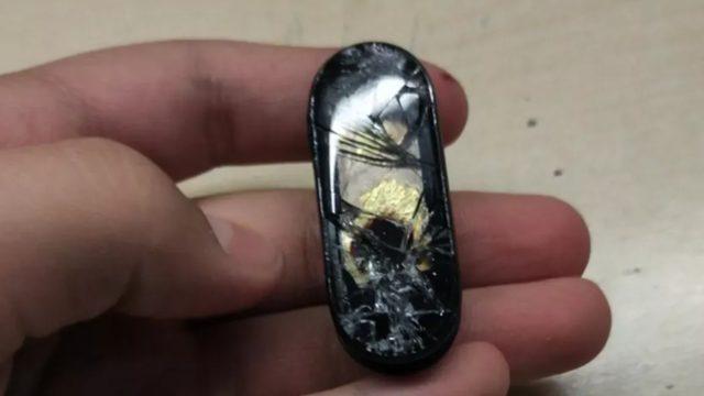 Xiaomi Mi Band 5 akıllı bileklik şarj olurken patladı!