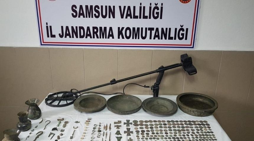 Tarihi eserleri satmak isterken yakalandı