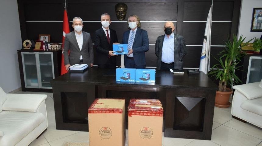 &Ccedil;aycuma&rsquo;da 55 &ouml;ğrenci i&ccedil;in tablet temin edildi