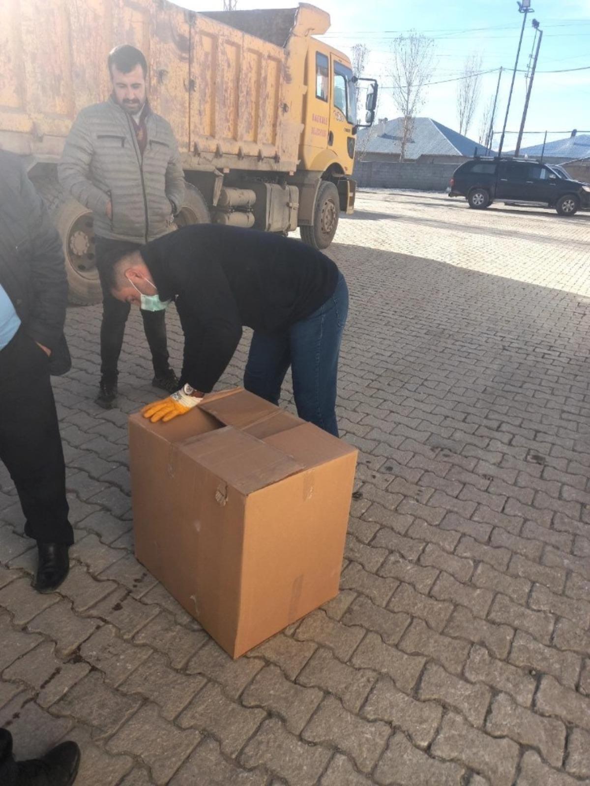 Başkale Belediyesi yaralı yavru k&ouml;peğe sahip &ccedil;ıktı