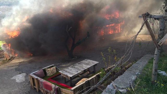 Park halinde alev alan traktör çiftlik evini küle döndürdü