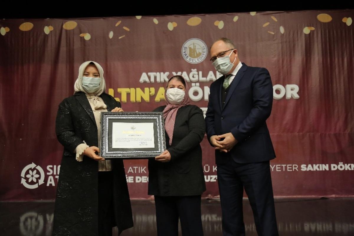 Atık yağ biriktirip &ccedil;eyrek kazandılar