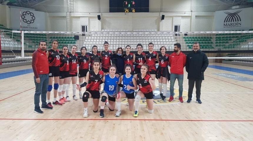 Van B&uuml;y&uuml;kşehir Kadın Voleybol takımı liderliğini s&uuml;rd&uuml;r&uuml;yor