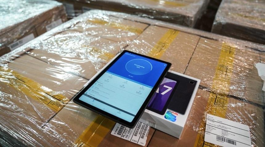 Erdek&rsquo;te 10 &ouml;ğrenciye tablet bilgisayar