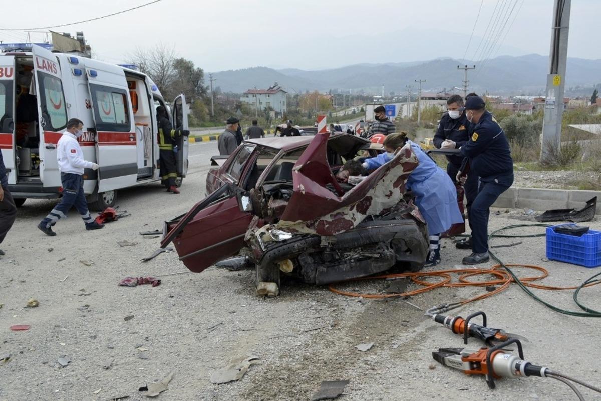 Muğla&rsquo;da trafik kazası: 2 &ouml;l&uuml;, 3 yaralı
