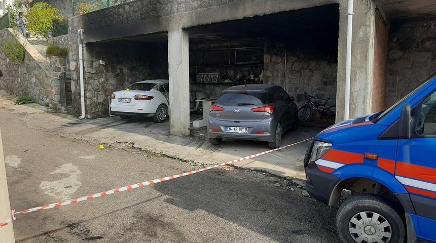 Villasında pompalı tüfekle vurup otomobili ile kamyonetini yaktılar